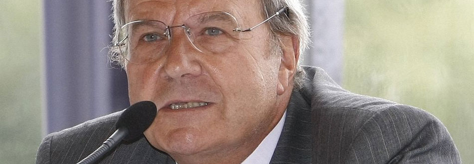 Double casquette et triple A