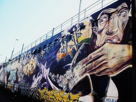 Dans Marseille, sous les bombes et les rafales, la question sociale