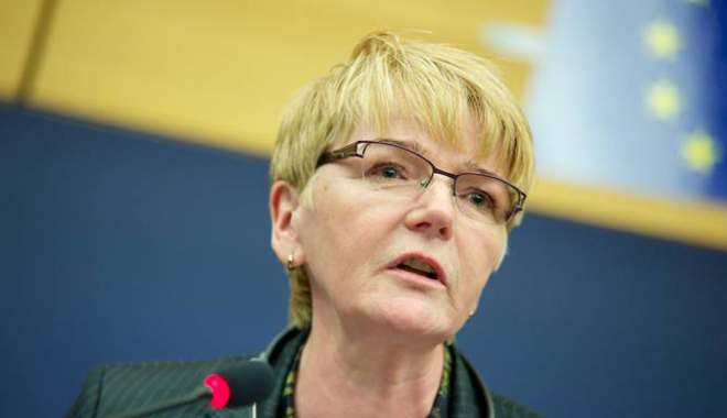 Gabi Zimmer : « Le défi pour la gauche est de donner une réponse européenne à la crise »