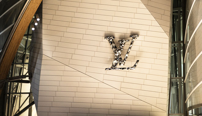 Fondation Louis Vuitton : Bernard Arnault ou l&rsquo;art d’emballer le mécénat