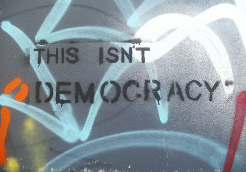 Primaire : élire un sauveur ou refonder la politique ?