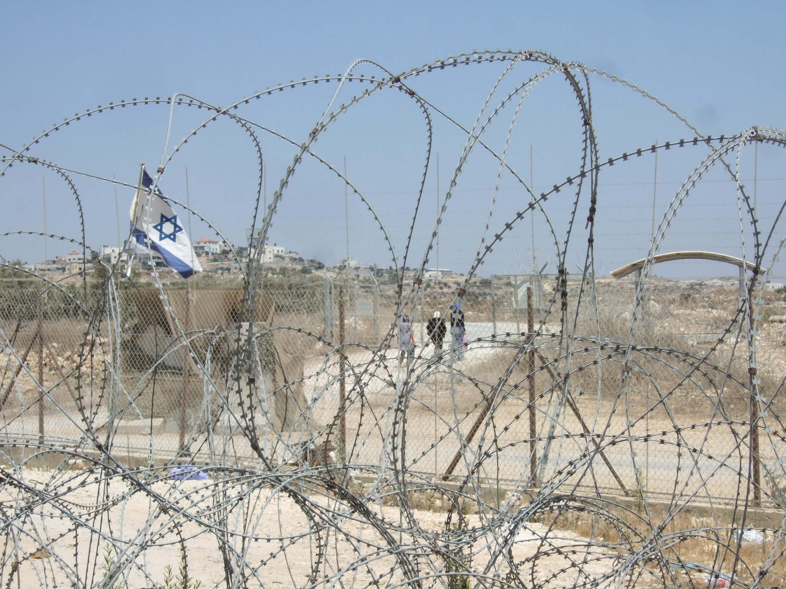 Israël verrouille son territoire contre les critiques