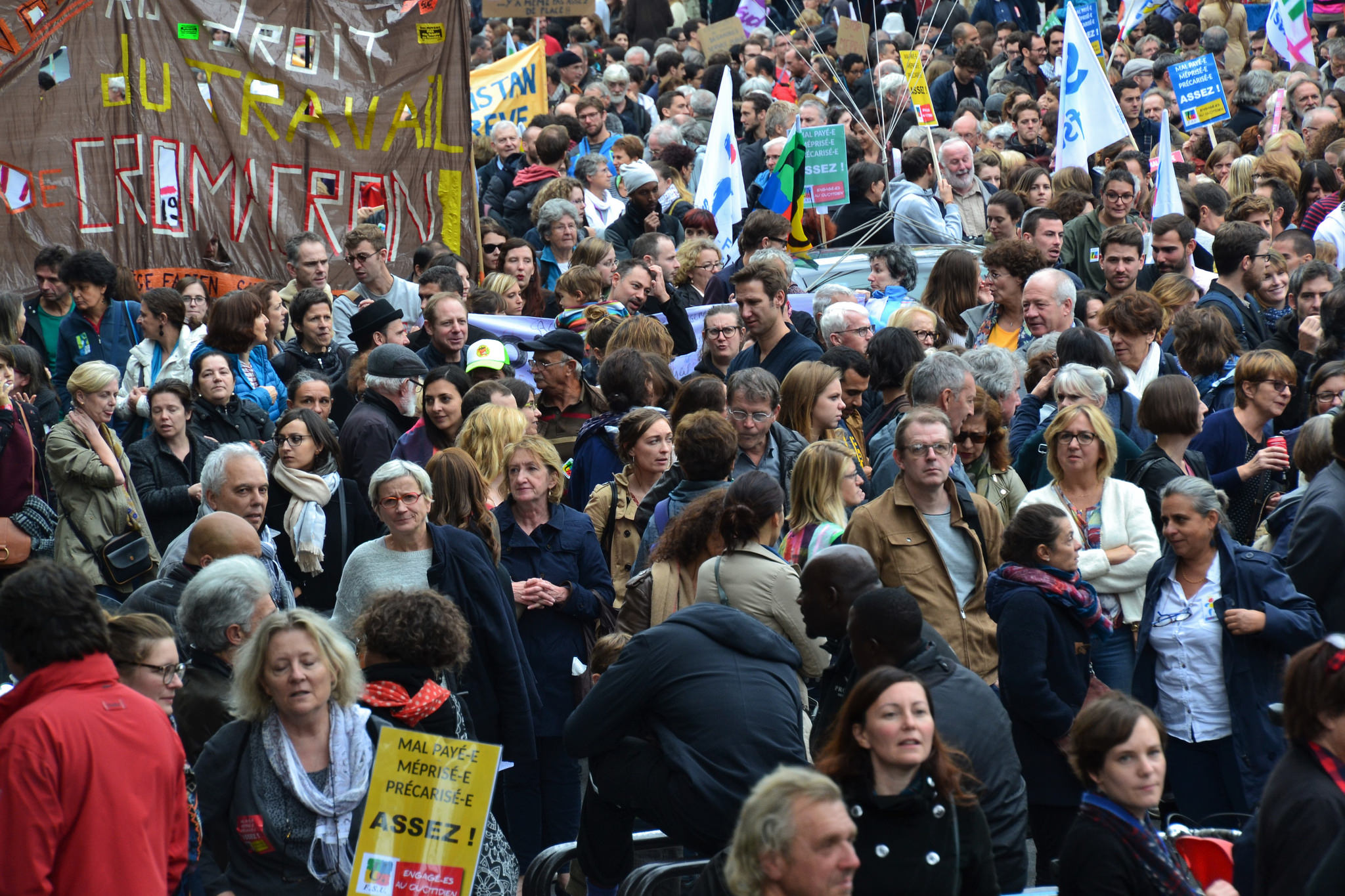 Soyons festifs et revendicatifs – L’appel de Regards