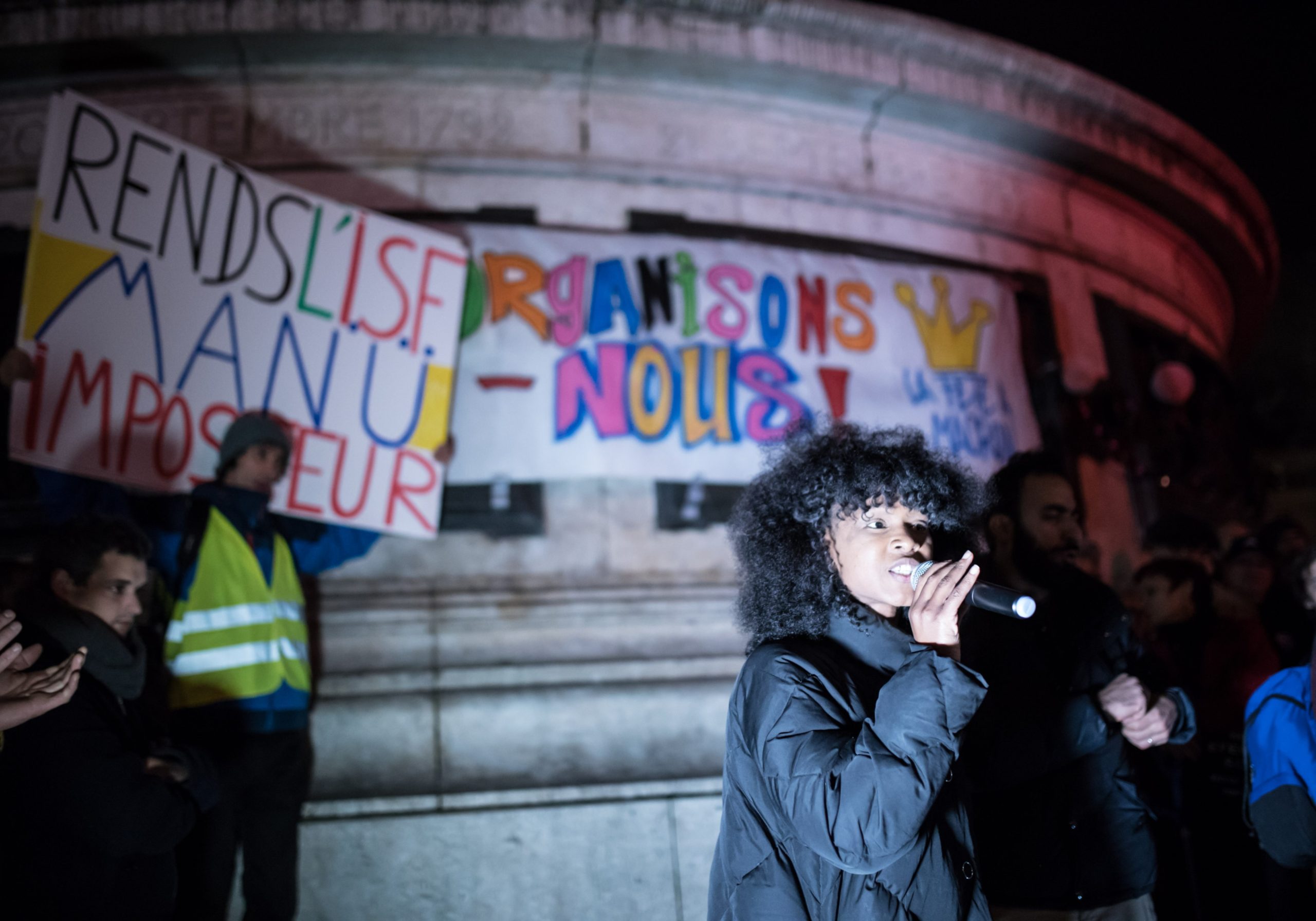 Gilets jaunes et Nuit debout : Paris tente de s’éveiller à la République