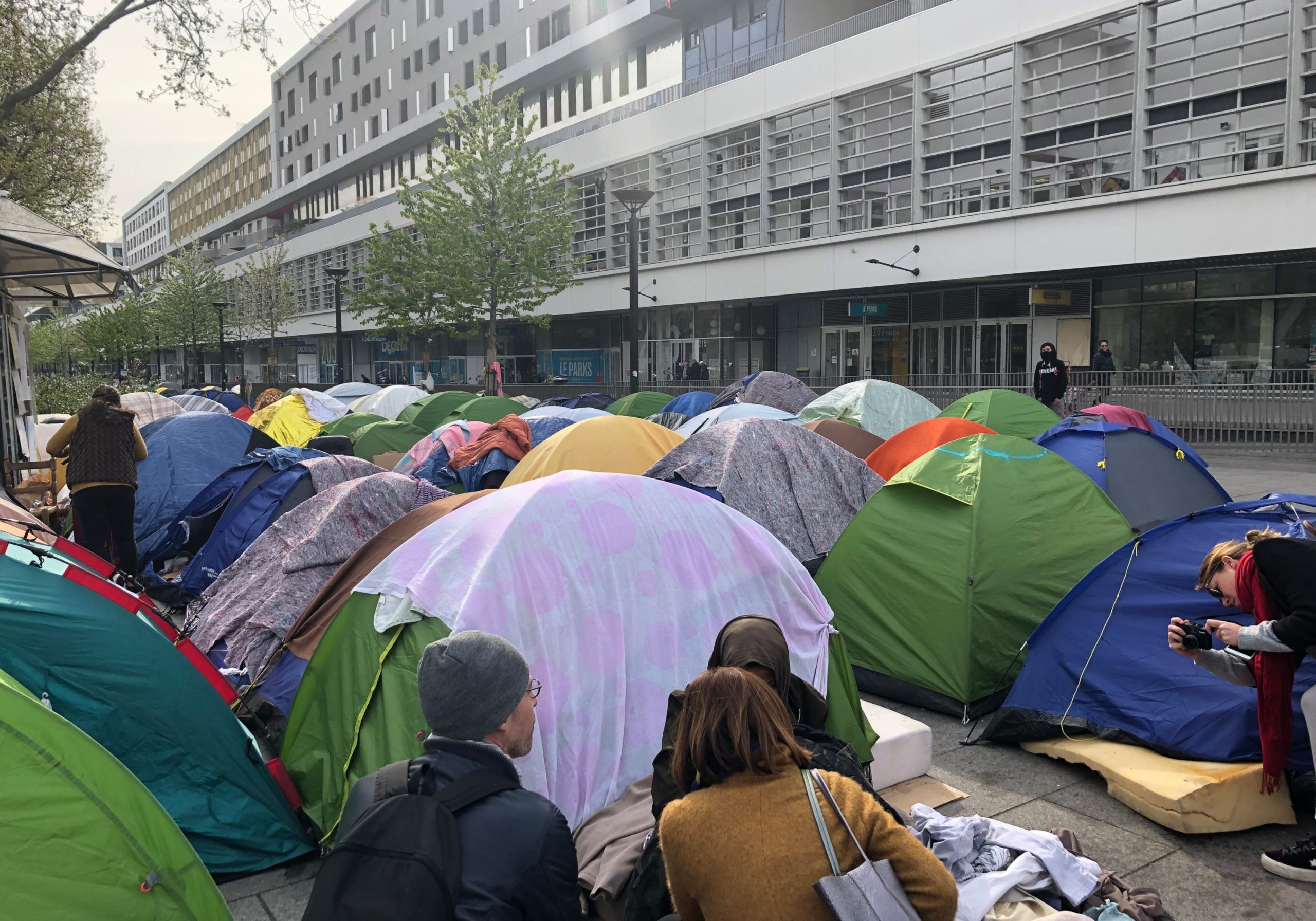 Porte de la Chapelle : élues et associations se mobilisent contre le « printemps de la honte »