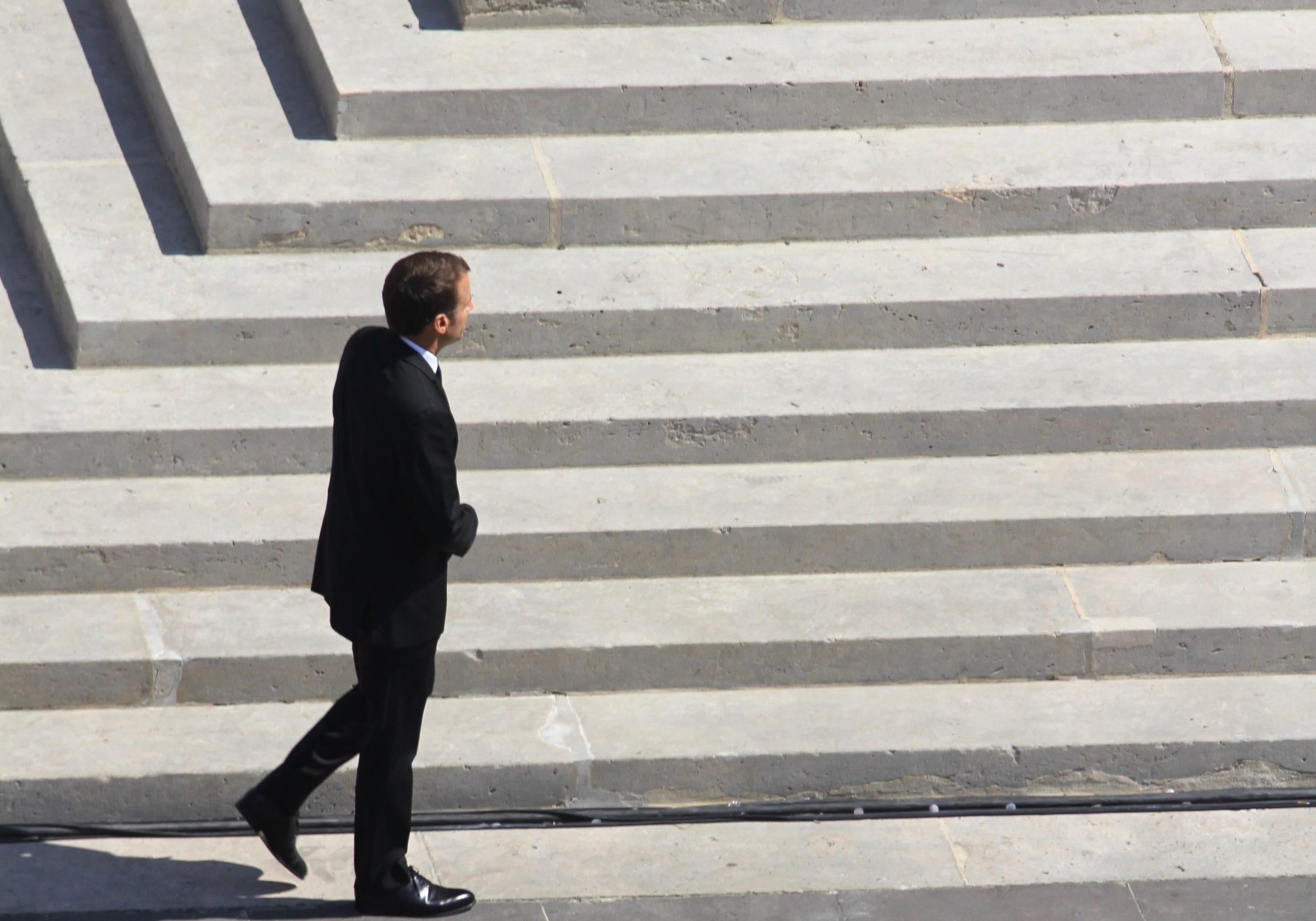 Crise de légitimité,  colères sociales et stratégie macronienne de la muleta