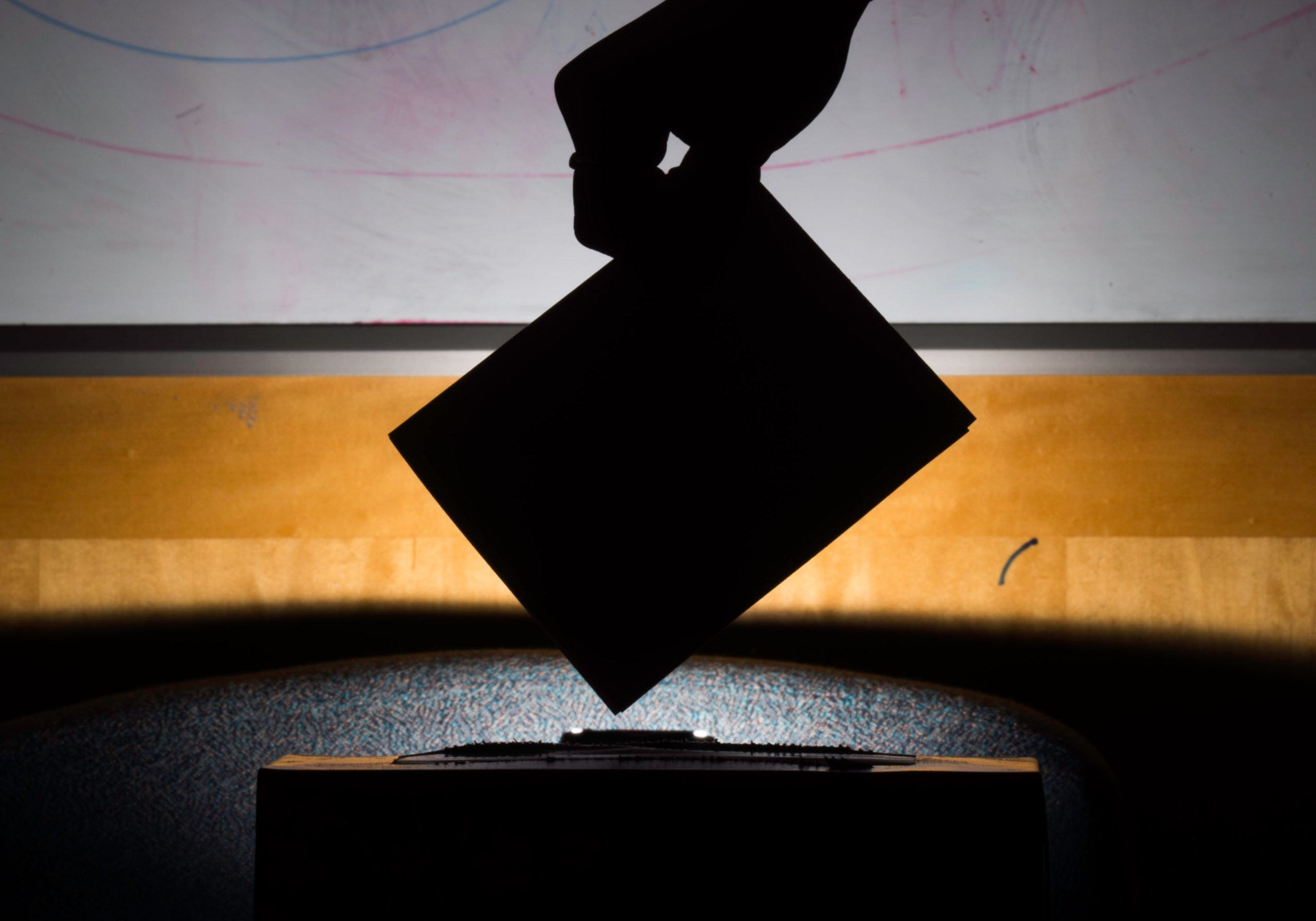 Législative partielle à Paris : entre le PS et LFI, les communistes choisissent de ne pas choisir