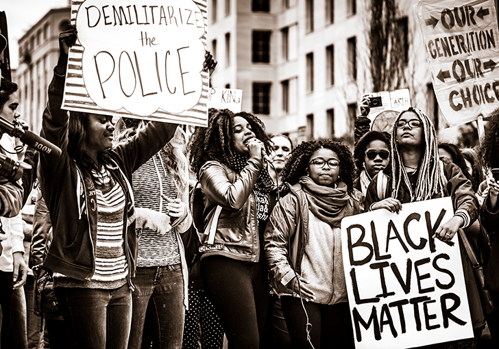 « Un pouvoir autoritaire mise sur le sentiment d’impuissance des citoyens »