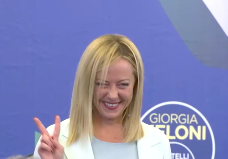 « Meloni n’a pas rompu le cordon ombilical qui la relie au passé fasciste »